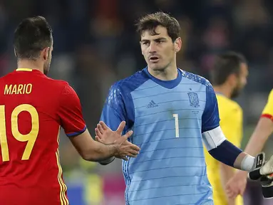 Iker Casillas tampil sebagai starter saat Spanyol bermain imbang melawan Rumania 0-0 pada laga persahabatan di Stadion Cluj Arena, Cluj, Senin (28/3/2016) dini hari WIB. (EPA/Robert Ghement)