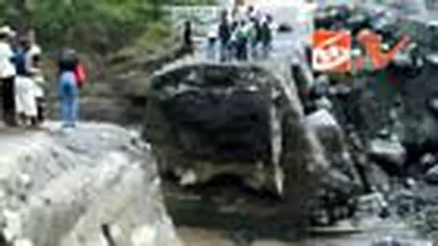 Jembatan Sengi Rusak Diterjang Lahar Dingin