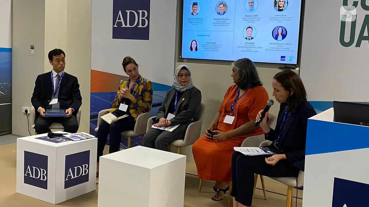 Deputi Bidang Lingkungan Hidup dan Sumber Daya Alam OIKN Myrna Asnawati Safitri menyampaikan sejumlah alasan Nusantara dipilih sebagai wilayah ibu kota negara (Liputan6.com/Teddy Tri Setio Berty).