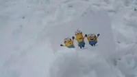 Minion Mengintip dari Hamparan Salju Indah di Desa Hakuba Jepang