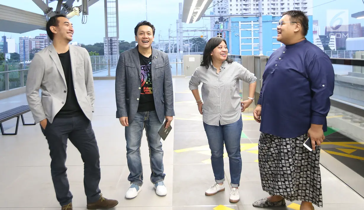 Jaka Putranto, Diaz Hendropriyono, Rindang Prameswari, dan Anggana Bunawan berbincang bahas potensi perusahaan Unicorn dan startup di MRT, Jakarta, Rabu (13/3). Keberadaan unicorn di Indonesia akan memperkuat ekonomi digital. (Liputan6.com/HO/Ading)