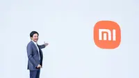 CEO Xiaomi Lei Jun menunjukkan logo baru perusahaan (Foto: Xiaomi Indonesia).