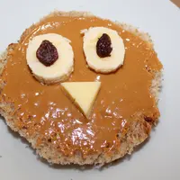 Jangan lupa sarapan pagi! Enaknya hari ini bikin roti bakar yang bentuknya ngegemesin nih. (Foto: seedlingsnurseryschoolaz.blogspot.co.id)