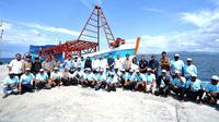 Penyerahan dilakukan di Pelabuhan Masami, PT. Pasifik Masama Indonesia, Desa Ketapang, Kecamatan Kalipuro, Jumat (27/12/2024) yang dihadiri pula Bupati Banyuwangi Ipuk Fiestiandani. (Foto: Istimewa)