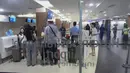 Calon penumpang melakukan check-in di konter maskapai penerbangan komersial di Bandara Husein Sastranegara, Bandung, Jawa Barat, Jumat 14 Agustus 2026. (Istimewa)
