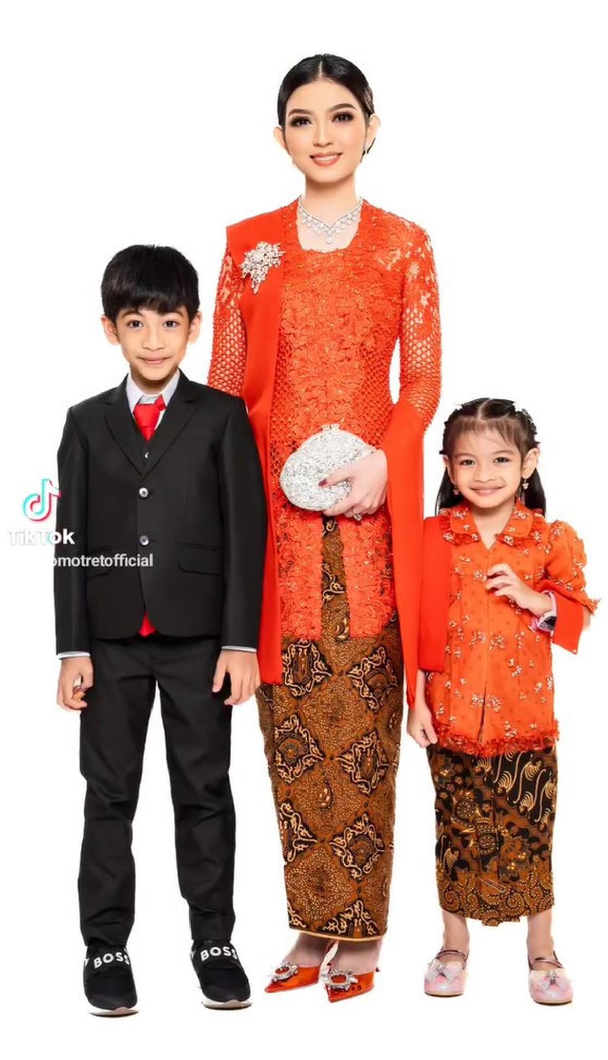 8 Potret Behind The Scene Photoshoot Jan Ethes dan Lembah yang Imut Ceria, Dipuji Fotogenic