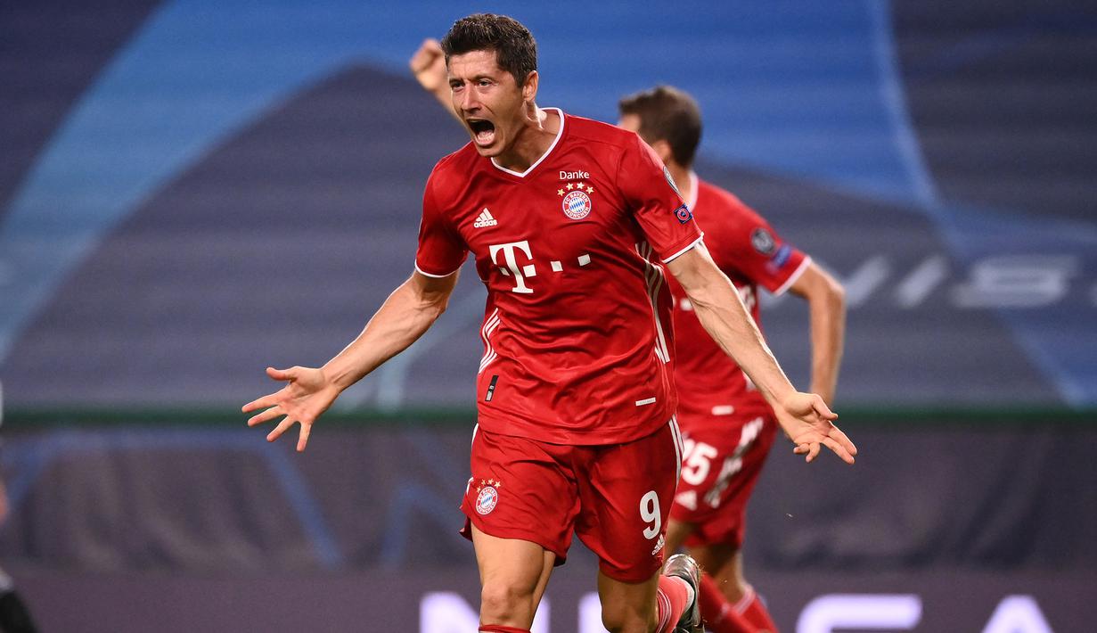 Robert Lewandowski. Striker Polandia ini telah mencetak 7 gol di semifinal dan final Liga Champions bersama Borussia Dortmund dan Bayern Munich serta sukses mempersembahkan 1 gelar untuk Bayern Munich pada musim 2019/2020 lalu. (AFP/Franck Fife)