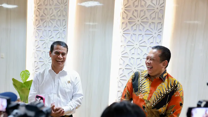 Ketua MPR RI Bambang Soesatyo (Bamsoet) (kanan) bersama Menteri Pertanian Andi Amran Sulaiman di Kantor Pusat Kementan, Selasa (6/8) (Istimewa)