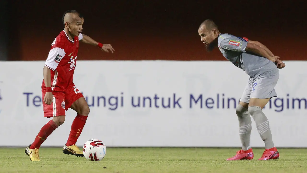 FOTO: Aksi Riko Simanjuntak, Si Kancil Yang Mengobrak-abrik Pertahanan Persib di Final Piala Menpora