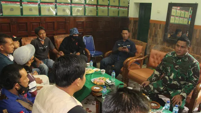 Agenda kumpul-kumpul santai karo wartawan ing Markas Kodim 0721/Blora. (Liputan6.com/Ahmad Adirin)