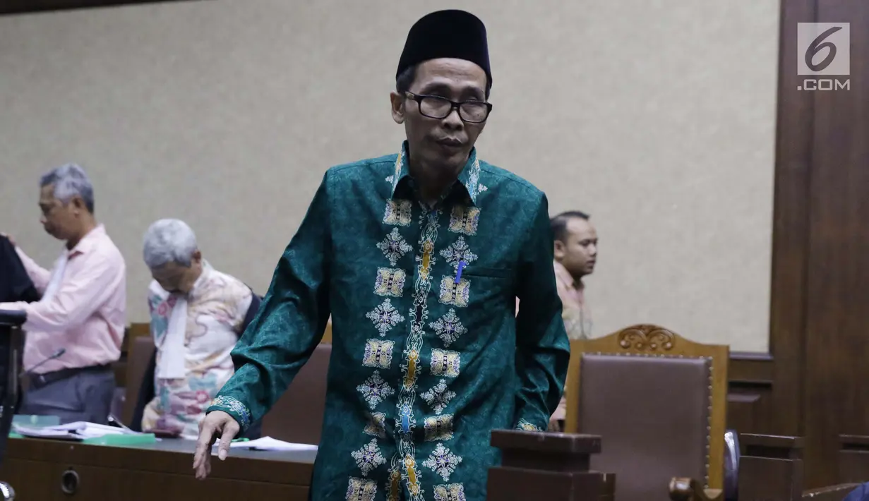 Terdakwa dugaan suap seleksi pengisian jabatan di Kementerian Agama, M Muafad Wirahadi saat jeda sidang lanjutan di Pengadilan Tipikor, Jakarta, Rabu (10/7/2019). Sidang mendengar keterangan saksi. (Liputan6.com/Helmi Fithriansyah)