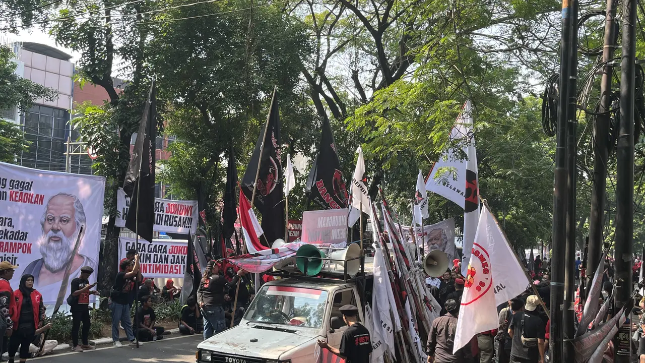 Massa Pendukung Hasto Jelang Vonis di PN Tipikor Jakarta