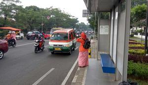 Para sopir angkot di Kota Bandung, Jawa Barat, belakangan ini kerap mengeluhkan sepinya penumpang. (Liputan6.com/Huyogo Simbolon)