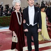 Elon Musk turut menghadiri ajang fesyen bergengsi dunia, Met Gala 2022. Tahun ini, Met Gala mengusung tema ‘Gilded Glamour and White Tie’ untuk dress code para tamu. (Instagram/the.thinkings).
 