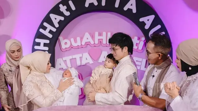 Potret Akikah Baby Azura (Sumber: Instagram/@aurelie.hermansyah)