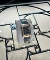 Pada tahun 1931, Jaeger-LeCoultre meluncurkan jam tangan apik yang dikenal dengan seri Reverso. Sebuah ekspresi gerakan Art Deco yang unik dan tak lekang oleh waktu, legenda Reverso dimulai di lapangan polo India tempat lahirnya gagasan tentang jam penunjuk waktu yang bisa dibalik. Dengan desainnya yang dapat dikenali dan pengerjaannya yang sempurna, produk ini langsung disukai oleh para trendsetter dari semua lapisan masyarakat, dan dengan cepat melampaui tujuan aslinya. [ Foto: Fimela.com]