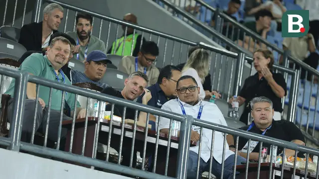 Foto: Rajinnya John Herdman Pantau Pemain di BRI Super League