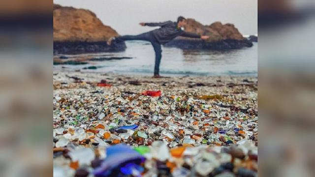 Glass Beach, California (Intagram/@afternoonstroll)