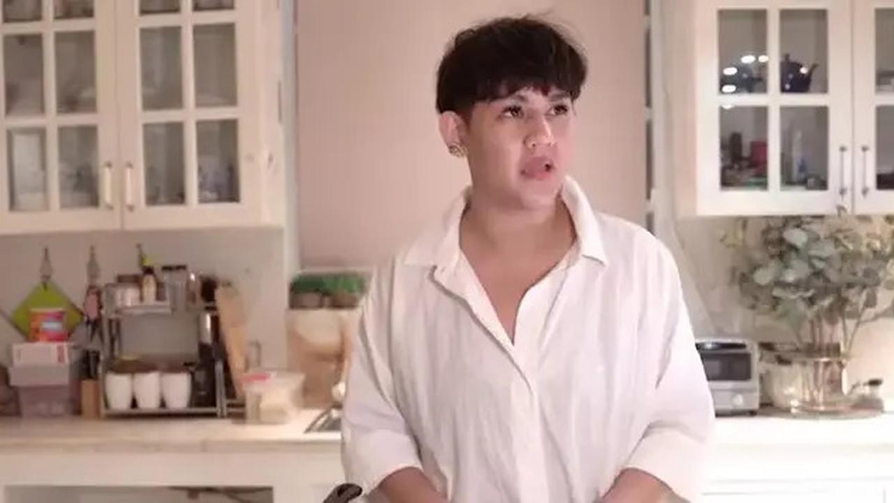 11 Potret Dapur Sissy Priscillia, Model Interior Serba Putih yang Menyatu dengan Ruang Keluarga