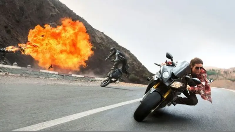 Tom Cruise Tunggangi BMW S1000RR di Mission Impossible Terbaru