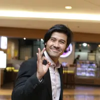 "Saya suka diving jadi saya suka banget lihat pemandangan bawah laut. ‬Di Indonesia Timur pemandangan bawah lautnya bagus," ujar Chicco Jerikho. (Galih W. Satria/Bintang.com)