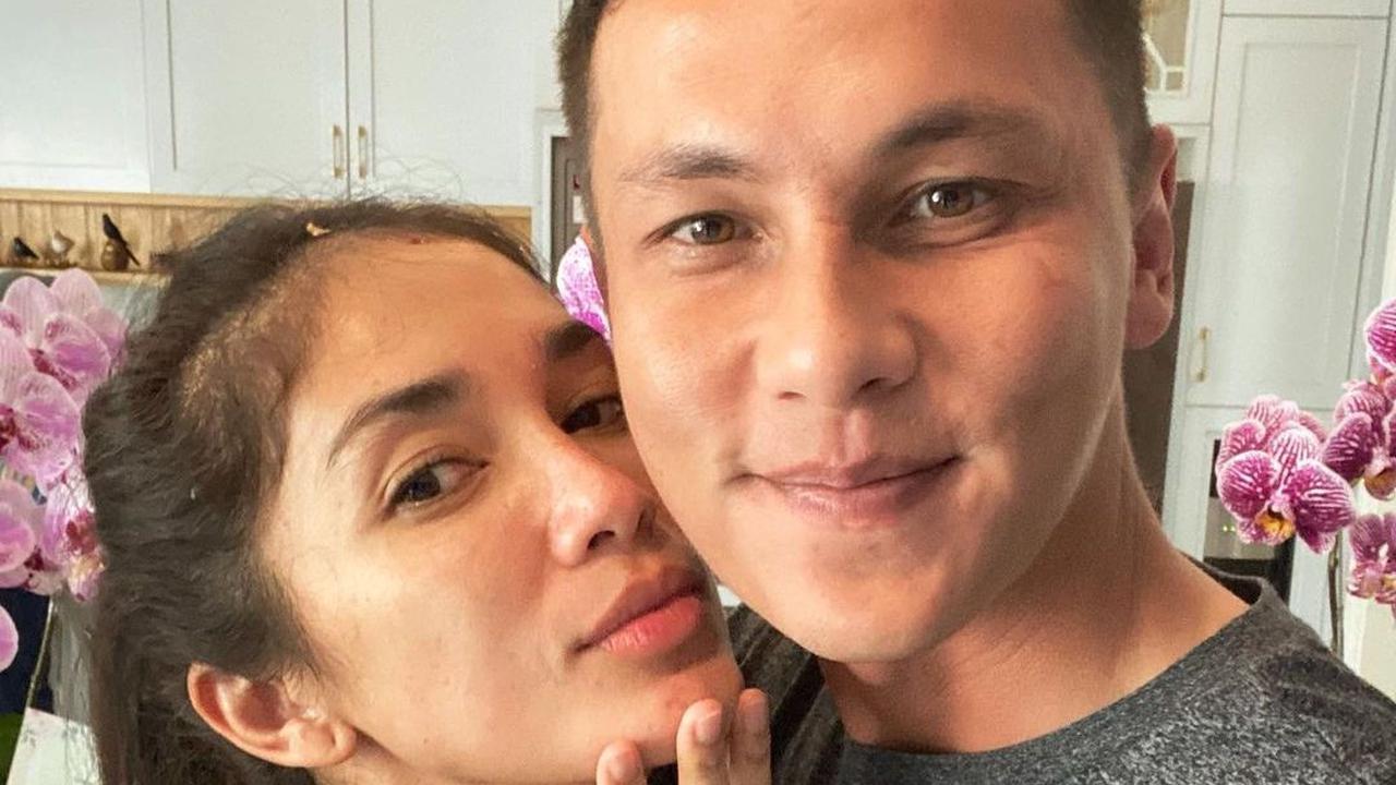 Dalam unggahan terbaru Instagram Andhika Pratama, terlihat pula potret manis  Andhika dan Ussy. 

Bersamaan dengan unggahan tersebut, Andhika pun menuliskan kalimat yang romantis kepada istri tercinta.