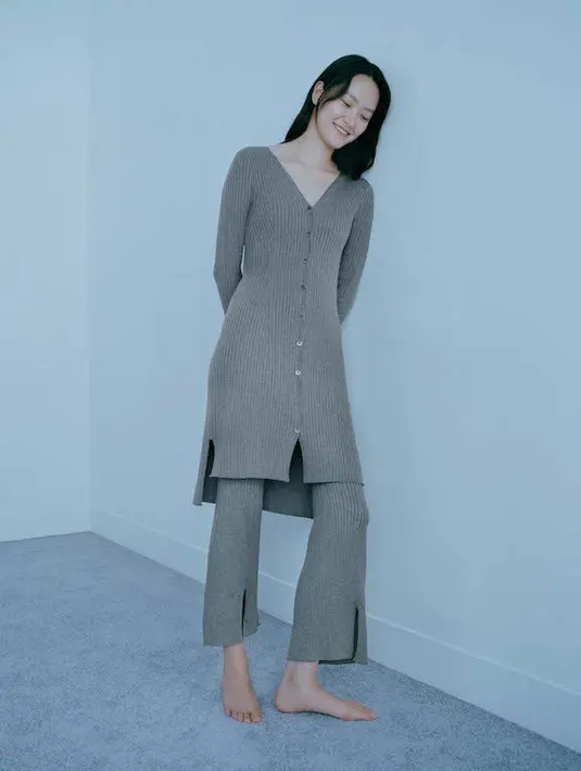 Sebuah koleksi yang menyenangkan, memaknai gaya hidup para perempuan melalui pakaian dalam hingga luar.