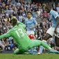 Aksi Yaya Toure saat melawan West Ham (Twitter)