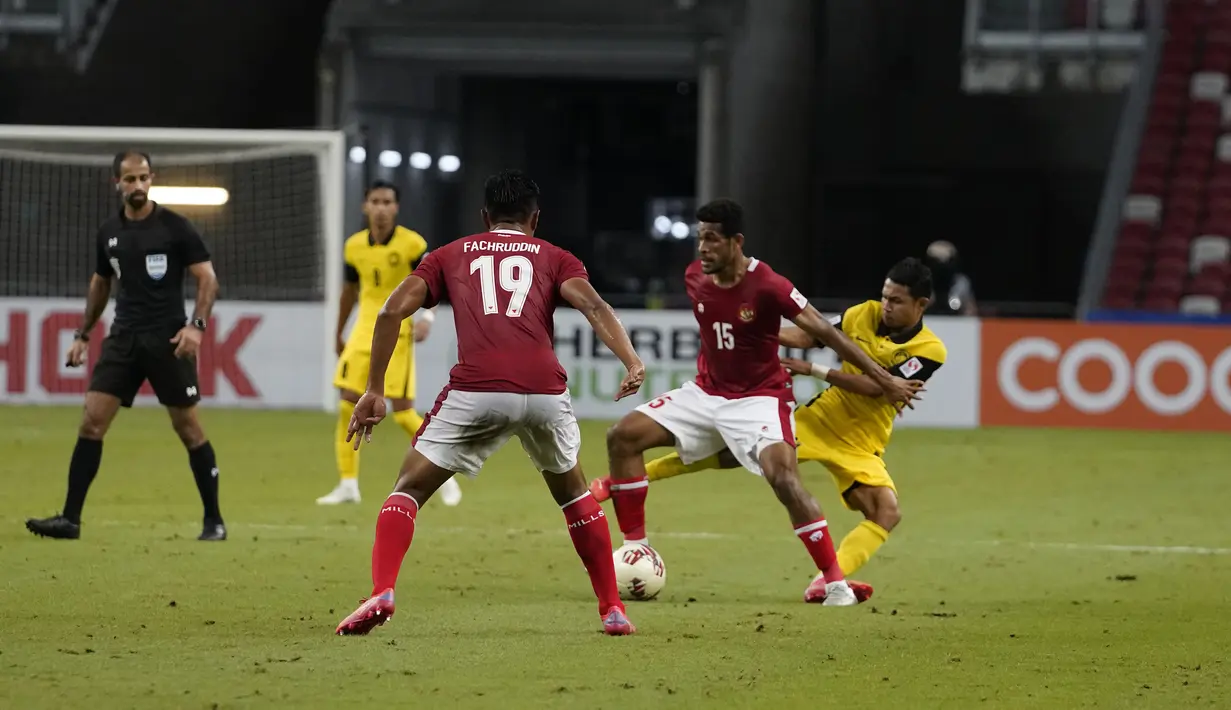 Ricky Kambuaya. Serupa dengan Alfreanda Dewangga, gelandang serang Persebaya Surabaya ini juga selalu menjadi starter dan tampil penuh dalam 4 laga selama 360 menit. Meski belum mencetak gol, namun mobilitas dan pergerakannya sangat membantu tim dalam bertahan maupun menyerang. (affsuzukicup)