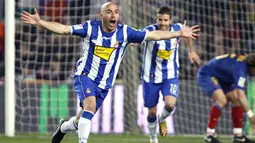 Espanyol&acute;s Ivan De La Pena celebrates after scoring against Barcelona during their Spanish League match on February 21, 2009 at Camp Nou stadium in Barcelona. Espanyol won 2-1. AFP PHOTO/STR