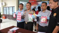 Pegawai Lapas Nusakambangan ditangkap lantaran menjadi kurir Sabu dan Narkoba. (Liputan6.com/Polres Cilacap/Muhamad Ridlo)