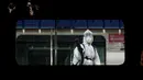 Seorang Petugas melakukan penyemprotan guna mencegah penyebaran wabah virus MERS di stasiun Seoul Metro, Goyang, Korsel, (9/6/2015). Korea Selatan siaga satu menghadapi wabah virus mematikan Middle East Respiratory Syndrome (MERS). (REUTERS/Kim Hong-Ji)