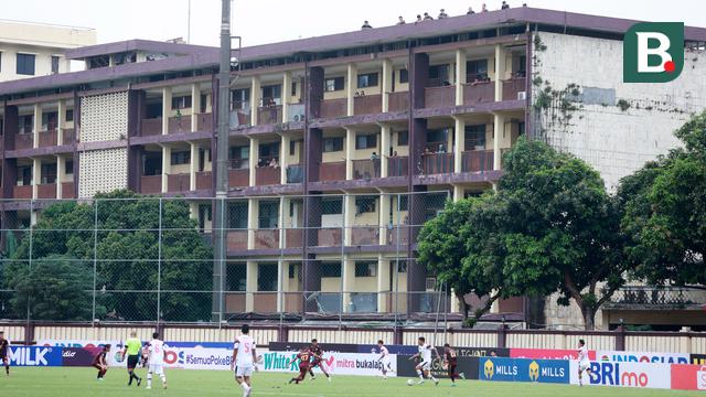 Foto: Potret Penonton pada Laga Arema FC Vs PSM Makassar di Stadion STIK Jakarta