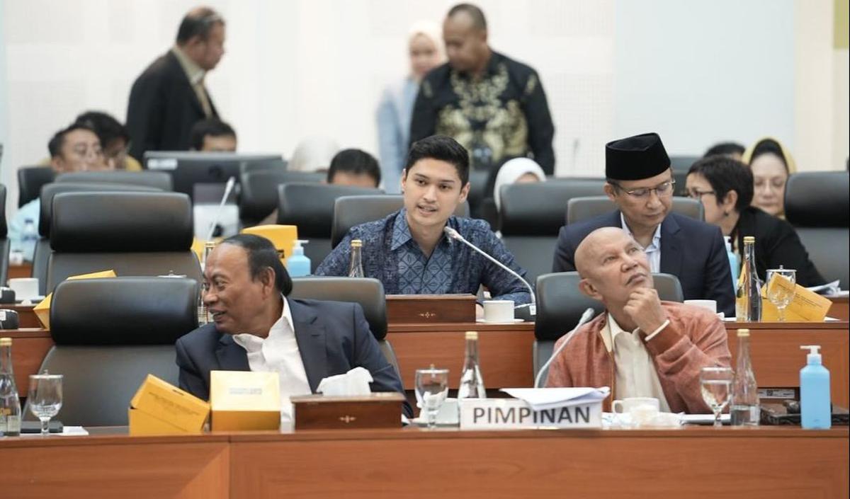 <b>Mencantumkan Topik yang Dibahas</b>