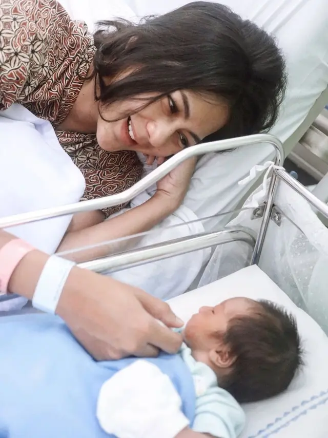 6 Potret Paula Verhoeven Bersama Putranya Baby Kiano, Menggemaskan