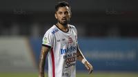 Gelandang Bali United, Stefano Lilipaly, saat tampil melawan Bhayangkara FC pada laga Liga 1 Indonesia di Stadion Patriot, Bekasi, Jumat (29/9/2017). Bhayangkara menang 3-2 atas Bali. (Bola.com/Vitalis Yogi Trisna)
