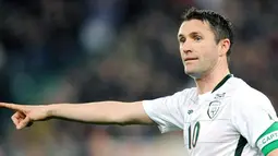 Ireland forward Robbie Keane during his team&#039;s World Cup 2010 group 8 qualifying match against Italy at St.Nicola stadium in Bari on April 1, 2009. The match ended in a 1-1 draw. AFP PHOTO/ALBERTO PIZZOLI 