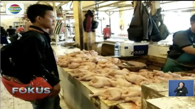 Harga ayam potong dan sayur mayur di Kabupaten Bandung, Jawa Barat, meroket jelang Hari Natal dan Tahun Baru.