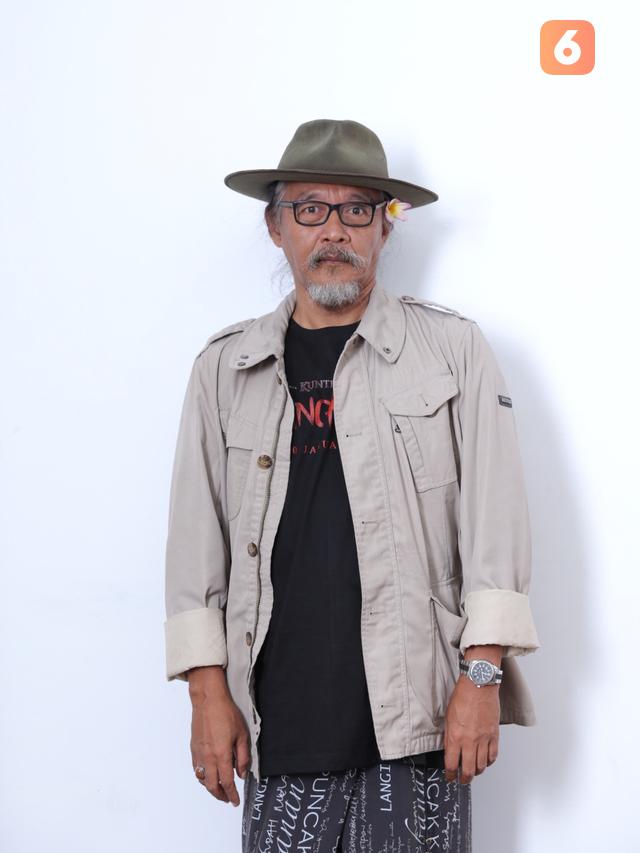 [Fimela] Sujiwo Tejo Media Visit Film Mangkujiwo