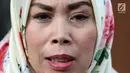 Ekspresi istri gitaris Band Slank Abdee Negara, Anita Dewi Farida usai menjalani sidang perceraian di PA Jakarta Selatan, Senin (9/7). Anita menghadirkan asisten rumah tangganya, Asih, sebagai seorang saksi. (Liputan6.com/Immanuel Antonius)