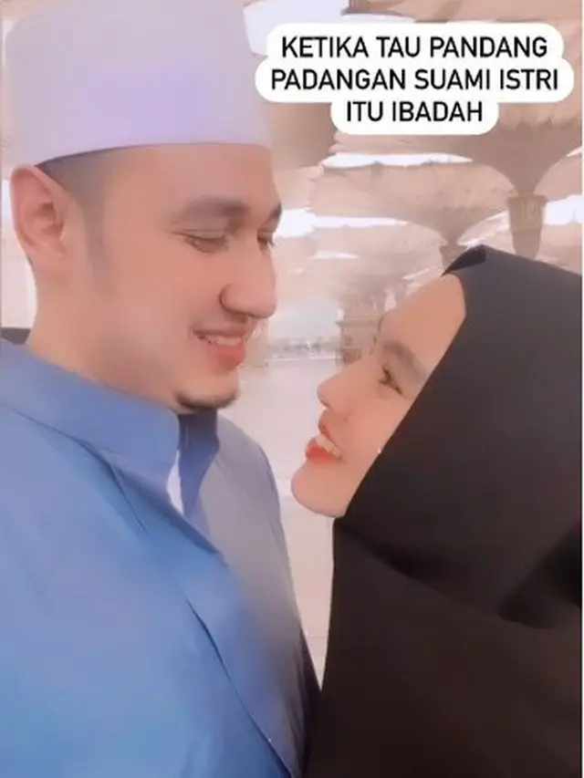 Kartika Putri dan Habib Usman Bin Yahya umrah pada bulan Ramadhan 2022 (Foto: Instagram/@kartikaputriworld)
