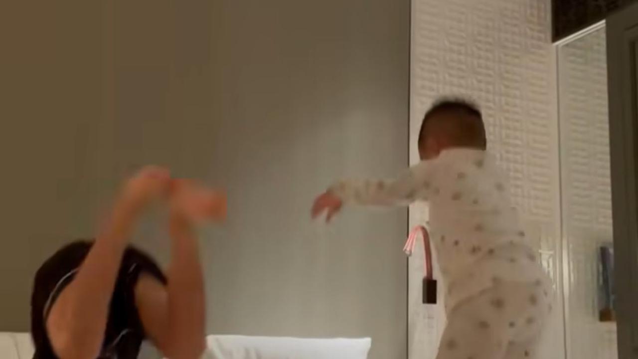 Jumpalitan Sebelum Tidur, Momen Kocak Rafathar dan Cipung yang Bikin Gemas!