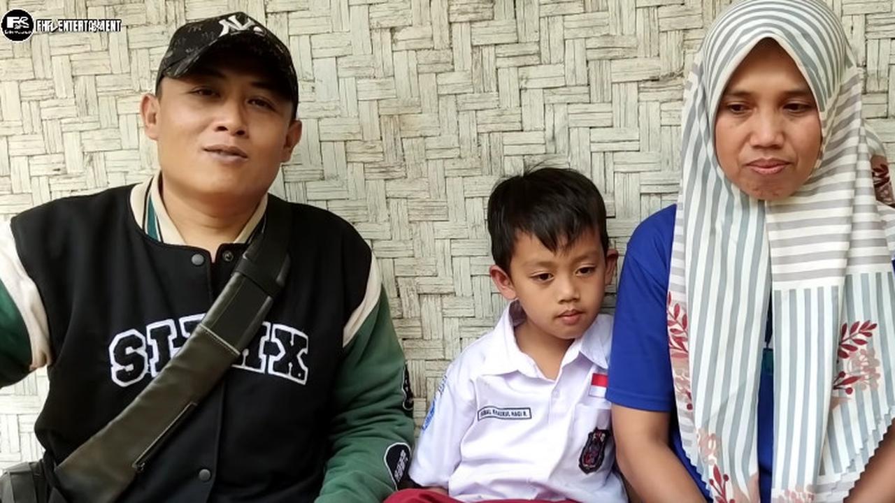 Mengejar Cita-cita, Siswa Kelas 1 SDN Jalan Kaki Selama 1 Jam ke Sekolah
