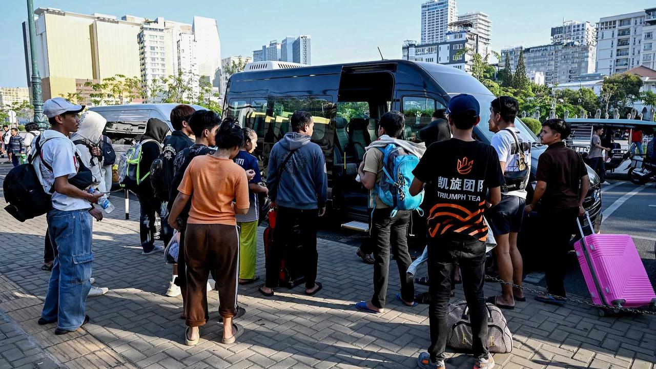 FOTO: KBRI Phnom Penh Dibanjiri WNI Keluar dari Jaringan Penipuan Daring