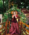 Naura Ayu turut menyambut gembira rilisnya film Snow White di Indonesia. Tidak hanya sebagai penonton, Naura Ayu bahkan jadi Snow White sehari di instalasi film Disney Princess itu [@naura.ayu]