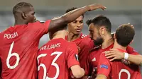 Pemain Manchester United merayakan gol yang dicetak Bruno Fernades ke gawang Copenhagen pada laga perempat final Liga Europa di RheinEnergie Stadion, Jerman, Selasa (11/8/2020) dini hari WIB. Manchester United menang 1-0 atas Copenhagen. (AFP/Wolfgang Rattay/pool)