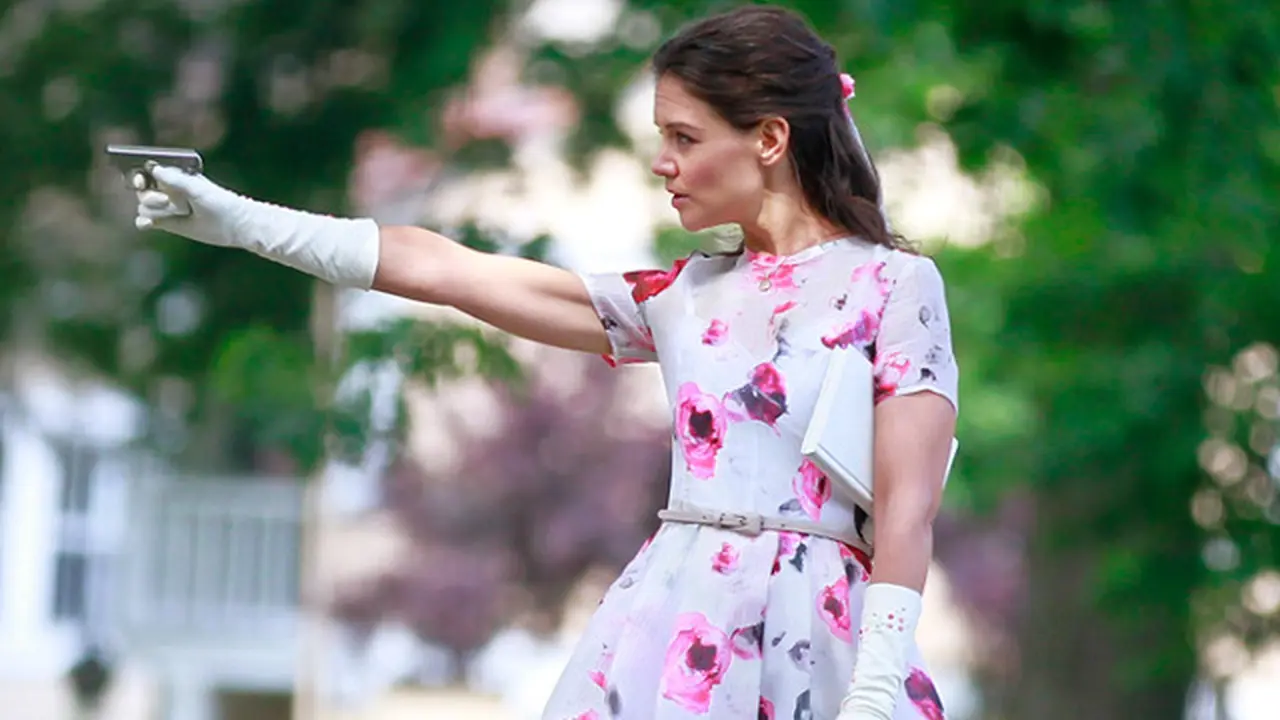 Katie Holmes Todongkan Senjata di Trailer Miss Meadows
