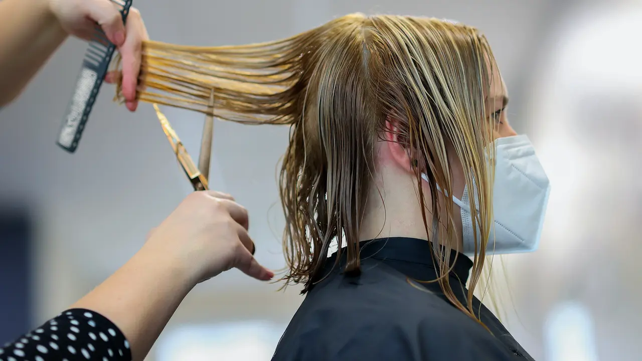 Ilustrasi potong rambut