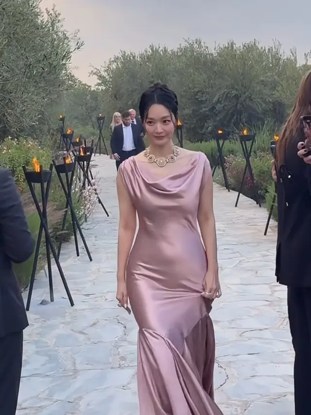 Makeup Shin Min Ah saat Hadir di High Jewelry Louis Vuitton. [@ament_official]