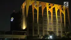 Aktivitas di Hotel Alexis pada Senin Malam tetap berlangsung seperti biasa,  meski Pemprov DKI Jakarta memutuskan tidak memperpanjang izin.